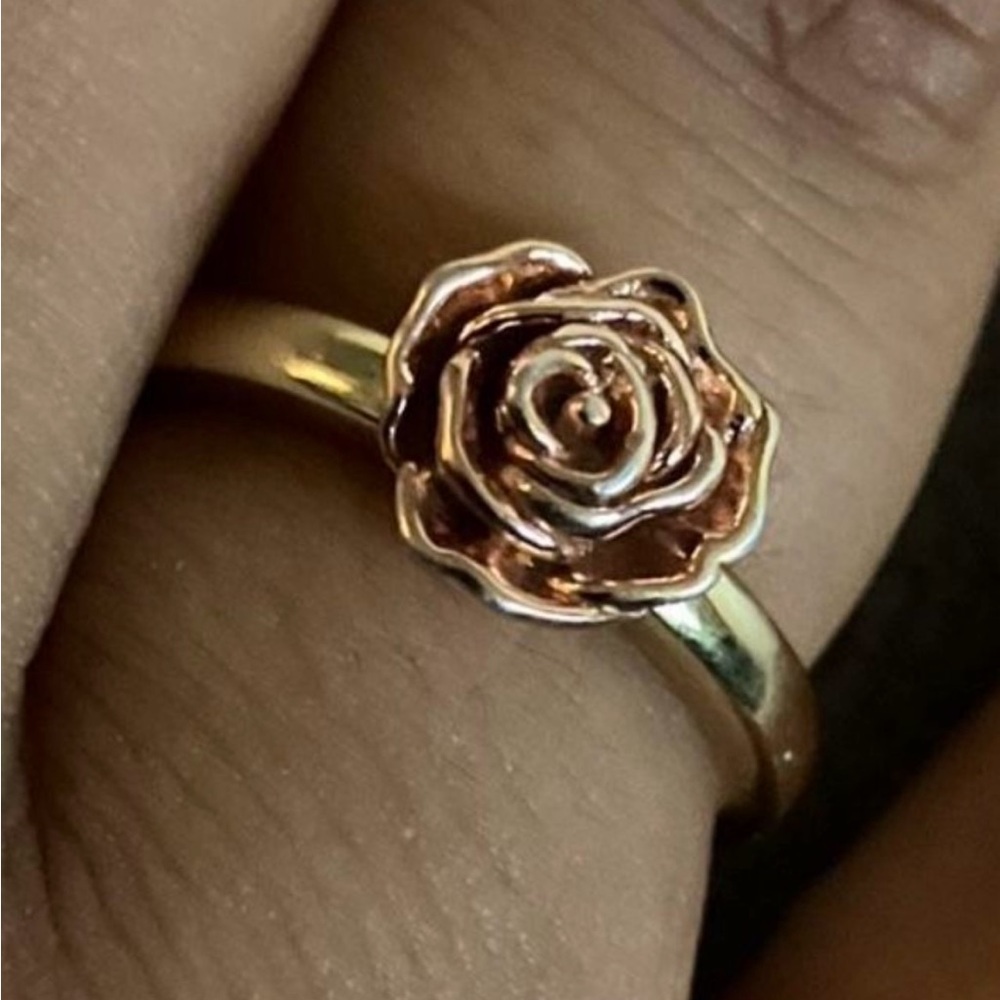 Elegant Rose Gold Flower Ring
